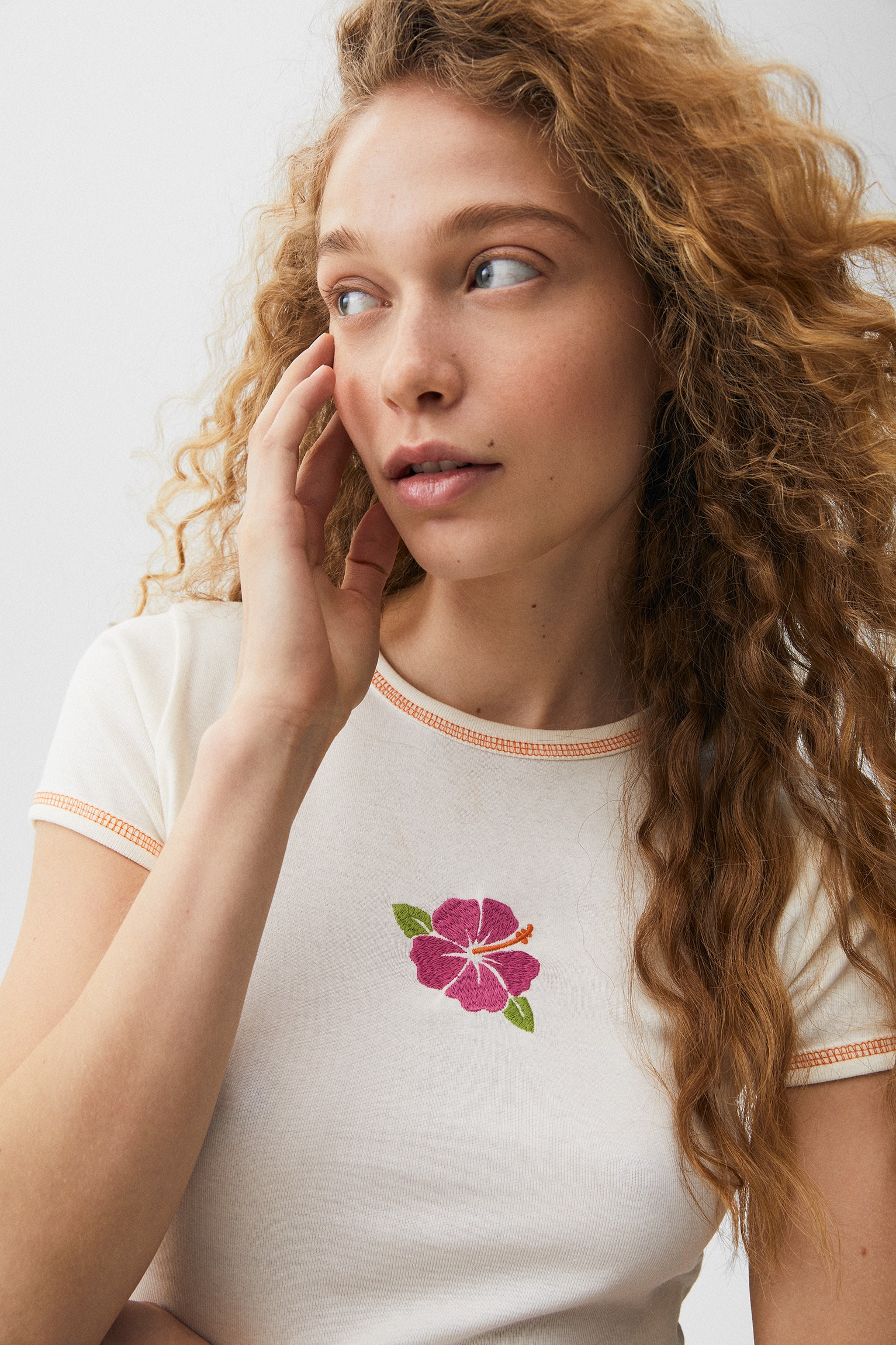 Cropped Short Sleeve T-shirt With Embroidered Detail 3 Cropped Short Sleeve T-shirt With Embroidered Detail - Image 3